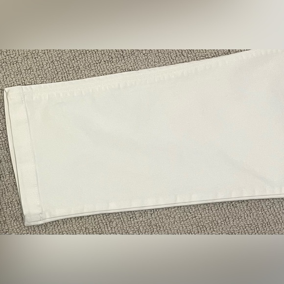 Croft & Barrow Women's White Straight Leg Pants - Picture 6 of 6